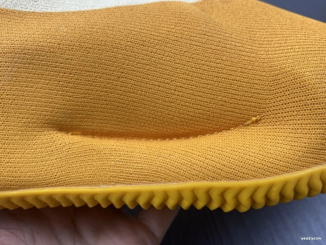 GW5353 Knit Sulfur Yeezy RNR Adidas 0817